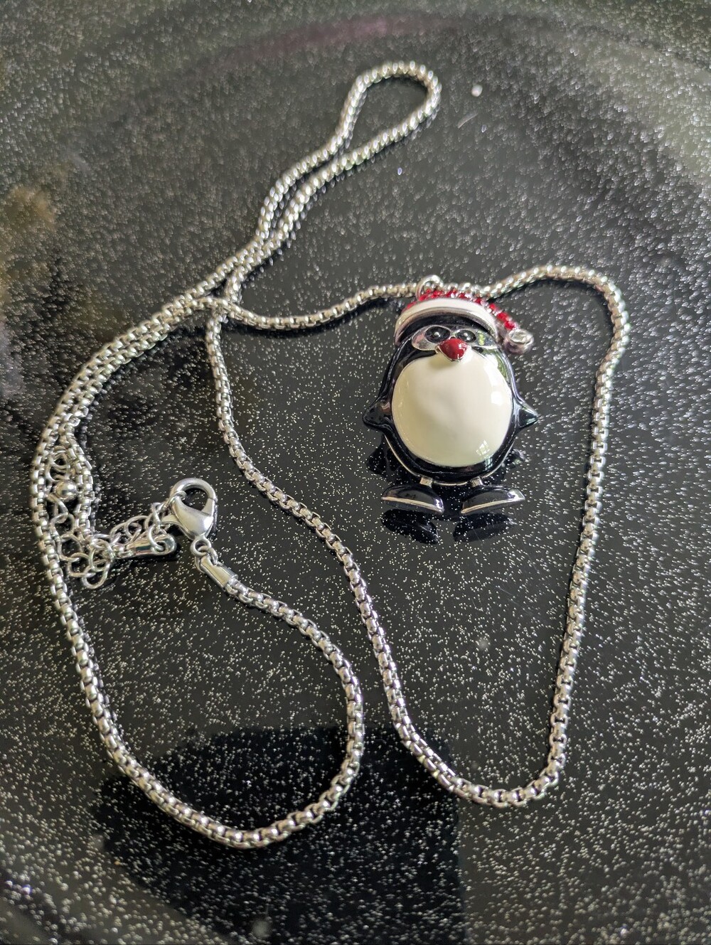 60. Penguin Necklace ($10/3for/$25/Freewith$50purchase)
